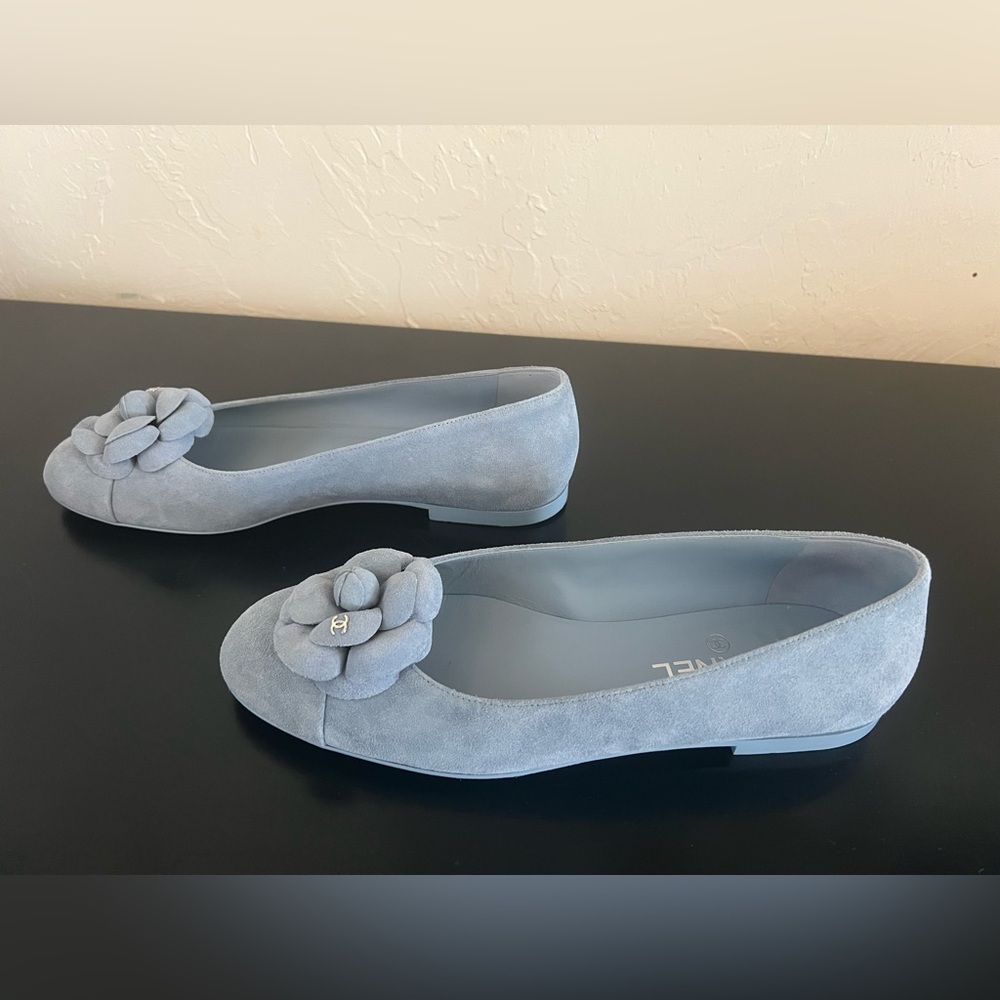 CHANEL Women's Light Blue Suede Camellia Ballet Flats size 40 - Picture 4 of 12